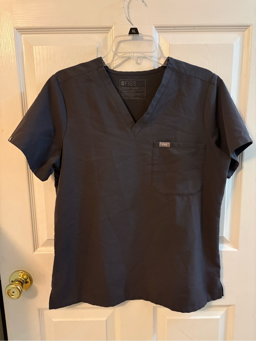 FIGS Women’s V-Neck Scrub Top - Charcoal